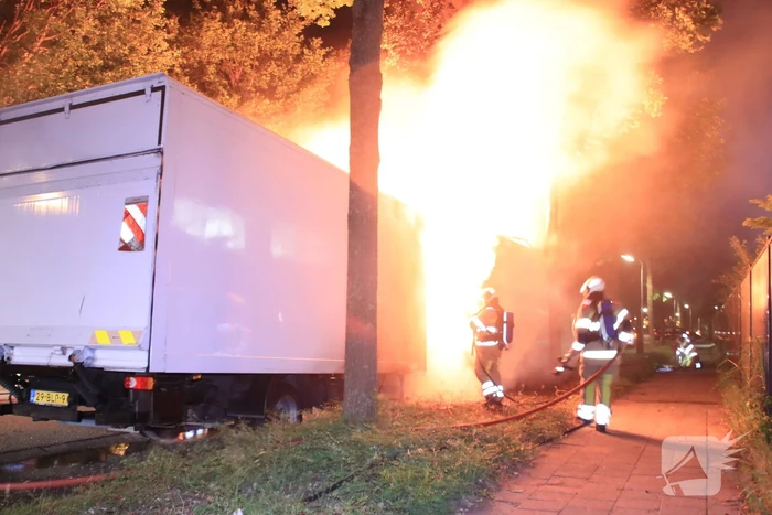 Twee vrachtwagens verwoest door brand