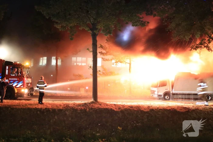 Twee vrachtwagens verwoest door brand