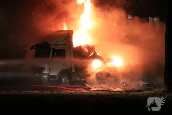 Twee vrachtwagens verwoest door brand