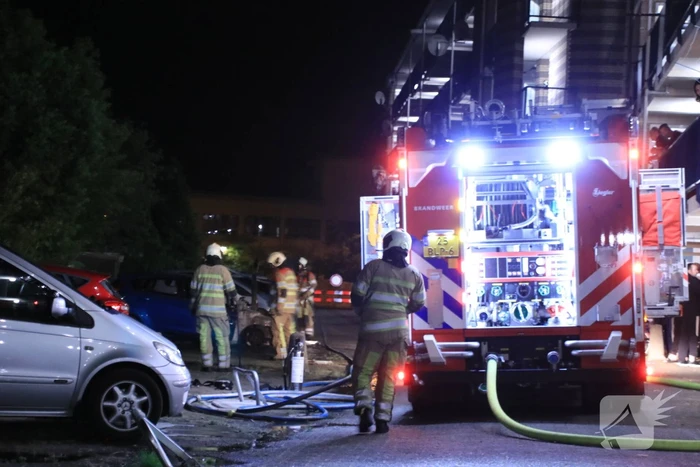 Auto en scooter verwoest door verschillende branden
