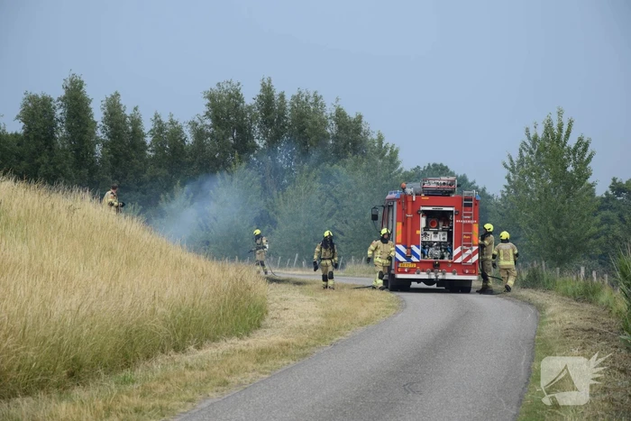 Opnieuw stuk dijk in brand