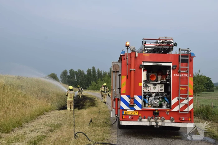 Opnieuw stuk dijk in brand