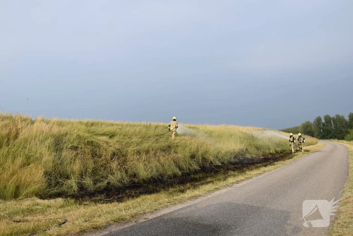 Opnieuw stuk dijk in brand