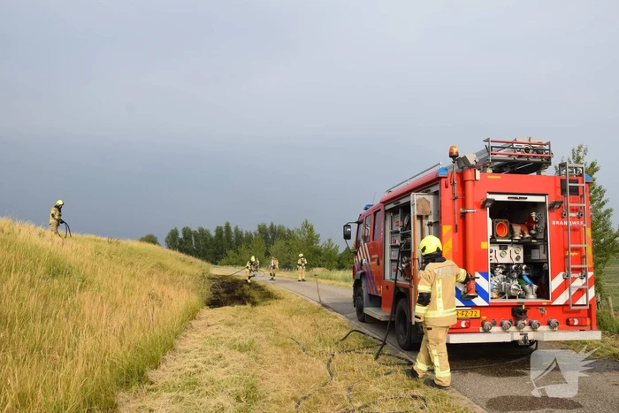 Opnieuw stuk dijk in brand