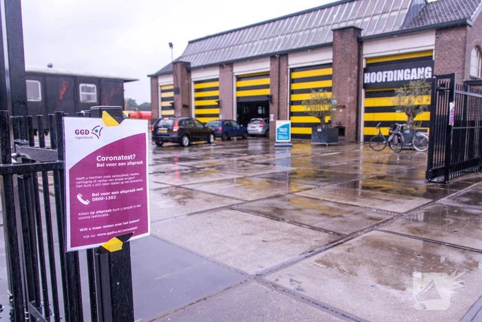Corona-drive-thru in Rijtuigenloods geopend