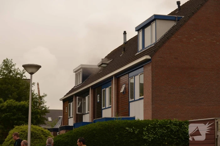 Brand in meterkast zet woning vol rook