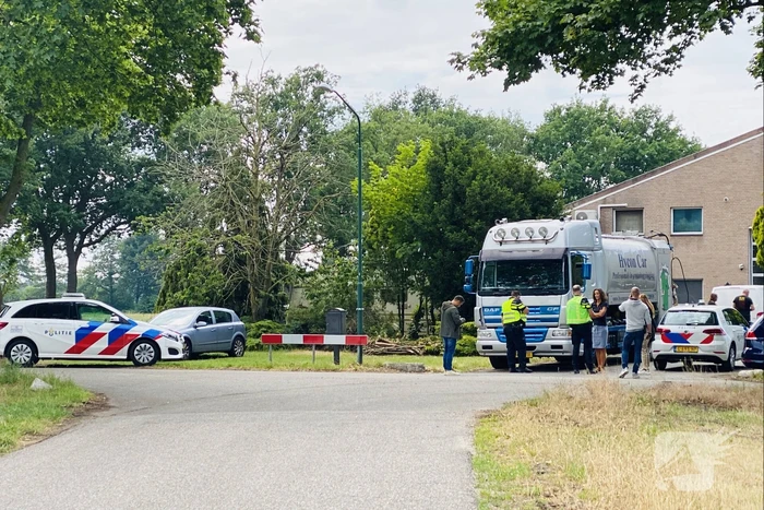 Politie doet inval in bedrijfspand