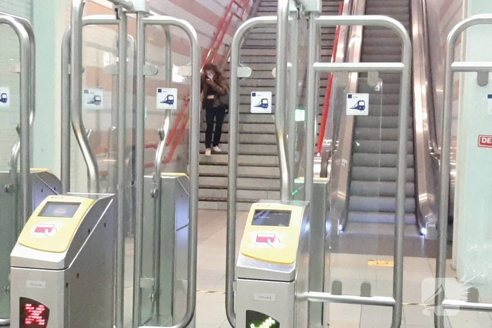 Vrouw met rollator gewond na val van trap op station