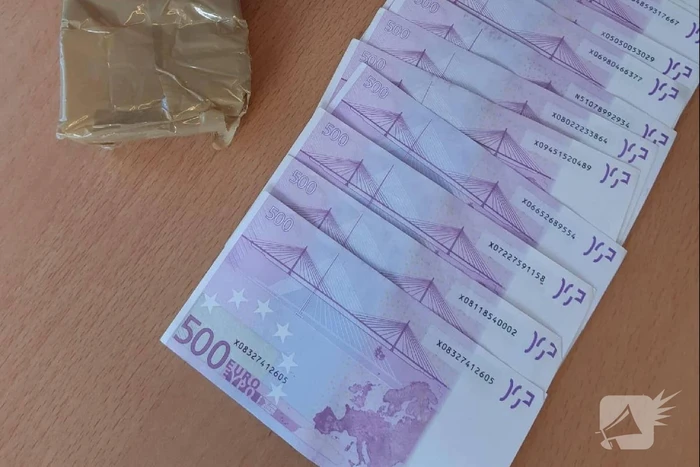 Vier Colombianen aangehouden in woning in Geuzenveld voor witwassen