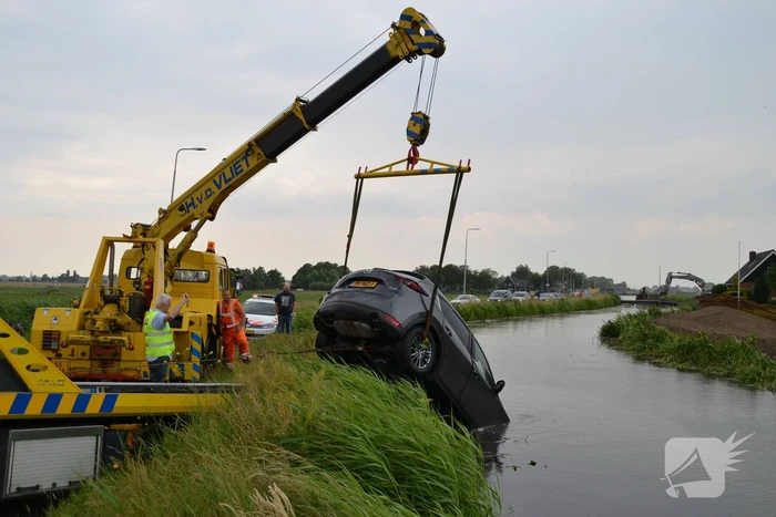 Bestuurder verliest macht over het stuur En eindigt in sloot