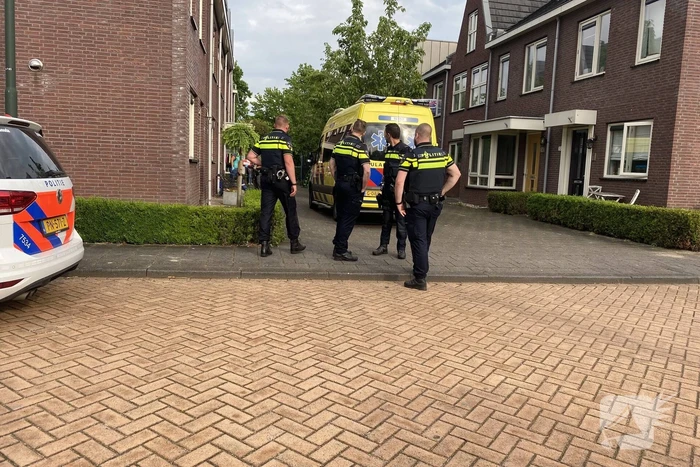 Traumahelikopter landt op sportveld