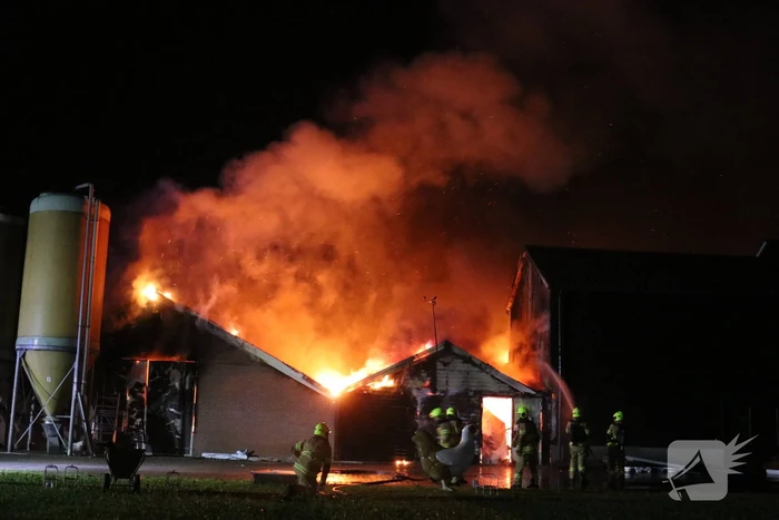 Grote uitslaande brand in meerdere schuren