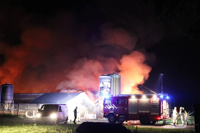 Grote uitslaande brand in meerdere schuren