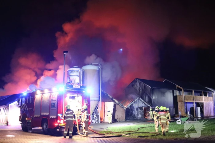 Grote uitslaande brand in meerdere schuren