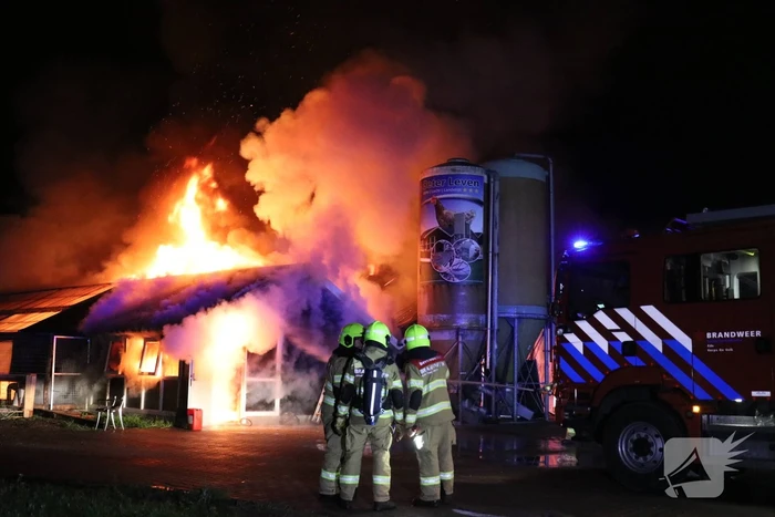 Grote uitslaande brand in meerdere schuren