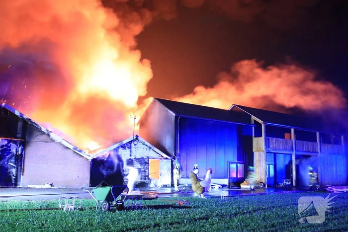 Grote uitslaande brand in meerdere schuren