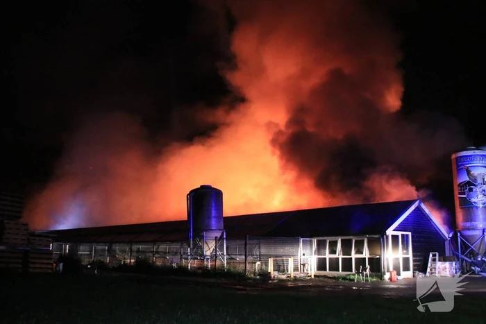 Grote uitslaande brand in meerdere schuren