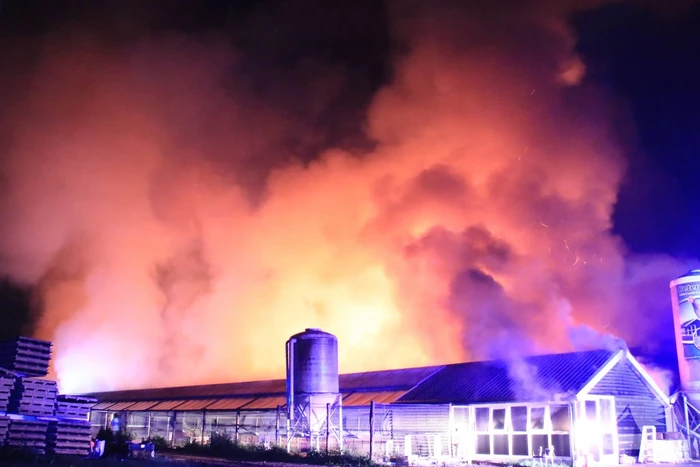 Grote uitslaande brand in meerdere schuren