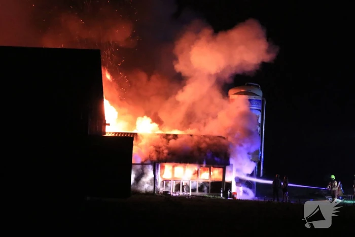 Grote uitslaande brand in meerdere schuren