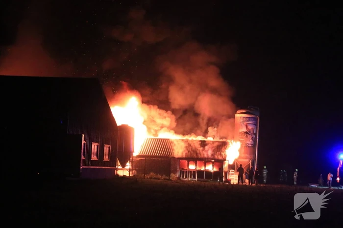 Grote uitslaande brand in meerdere schuren
