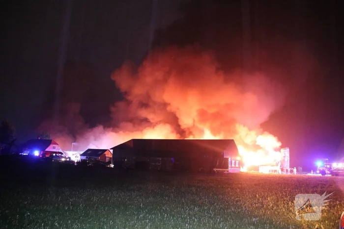 Grote uitslaande brand in meerdere schuren
