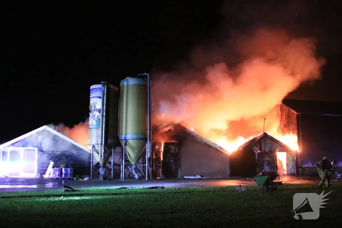 Grote uitslaande brand in meerdere schuren