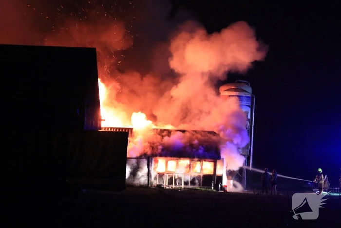 Grote uitslaande brand in meerdere schuren