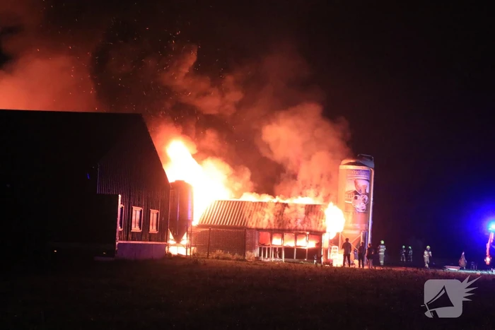 Grote uitslaande brand in meerdere schuren