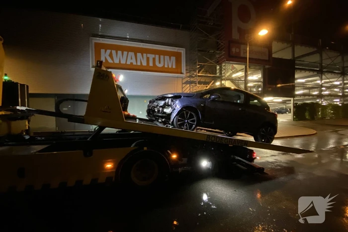 Automeeting eindigt tegen paal