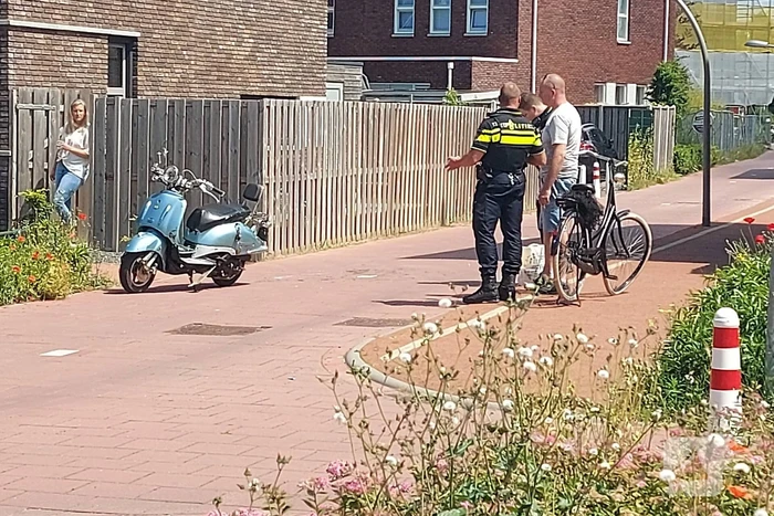 Fietsster aangereden door scooter