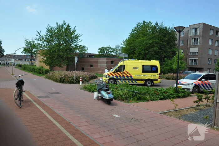 Fietsster aangereden door scooter