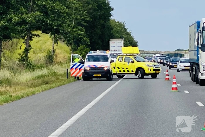 Auto raakt van de weg
