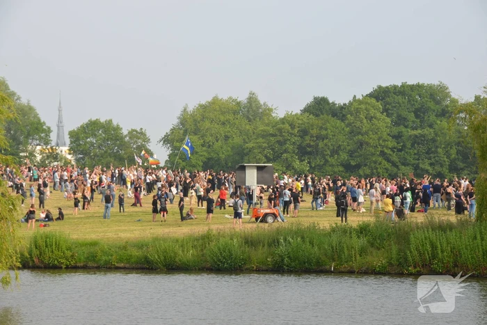 Ingangen afgesloten en aanhouding bij demonstratie Black Lives Matters op De Bult