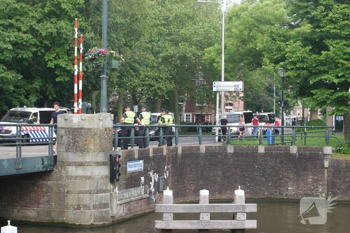 Ingangen afgesloten en aanhouding bij demonstratie Black Lives Matters op De Bult