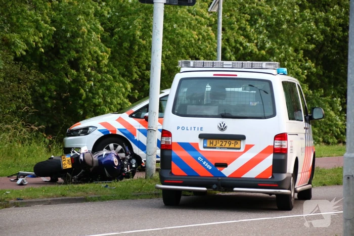Motorrijder klemgereden en aangehouden