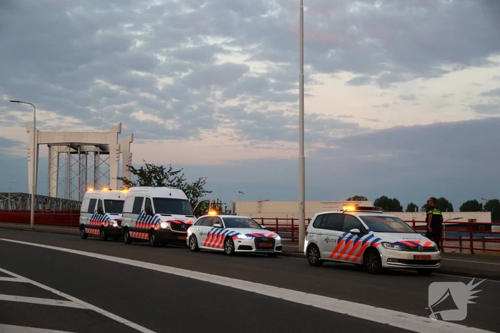 Motorrijder klemgereden en aangehouden