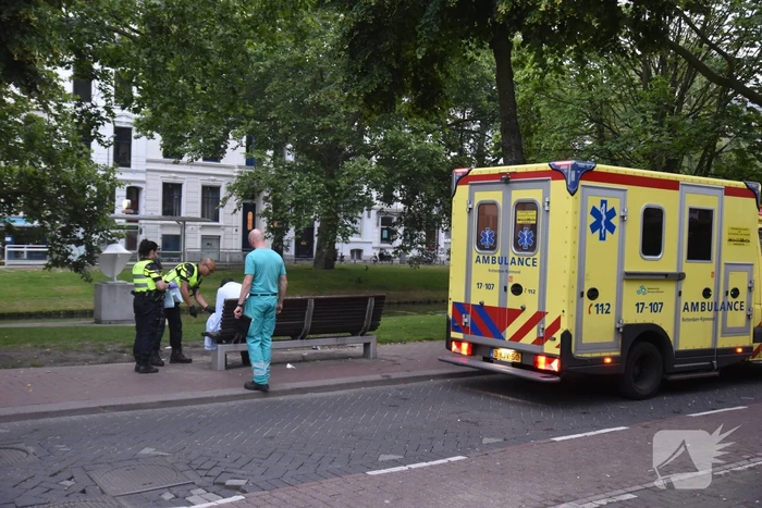 Omstanders redden dronken man uit het water