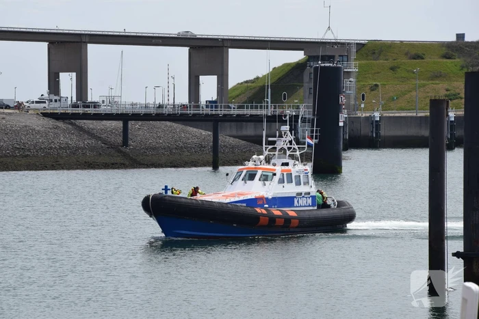 KNRM haalt gewonde van vissersboot