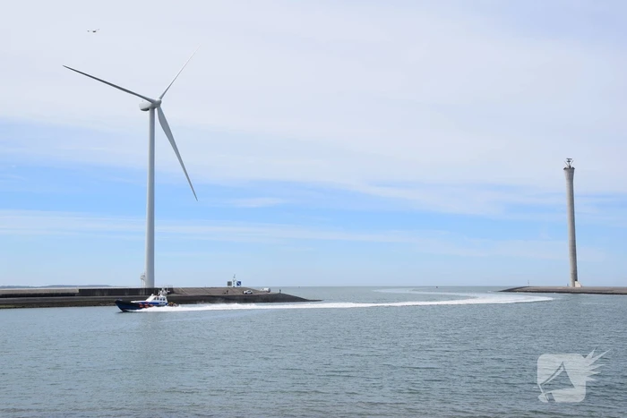 KNRM haalt gewonde van vissersboot
