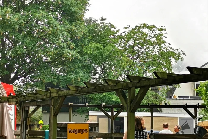 Zwaar gewonde bij heftige brand in woning
