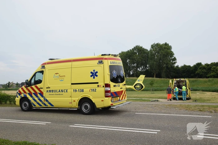 Overstekende voetganger geschept door auto