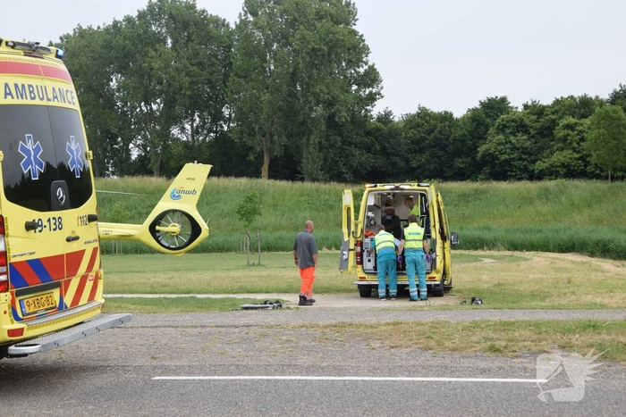 Overstekende voetganger geschept door auto