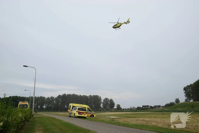 Overstekende voetganger geschept door auto