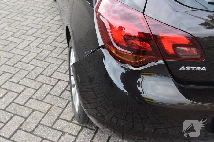Motorrijder gewond na botsing met auto