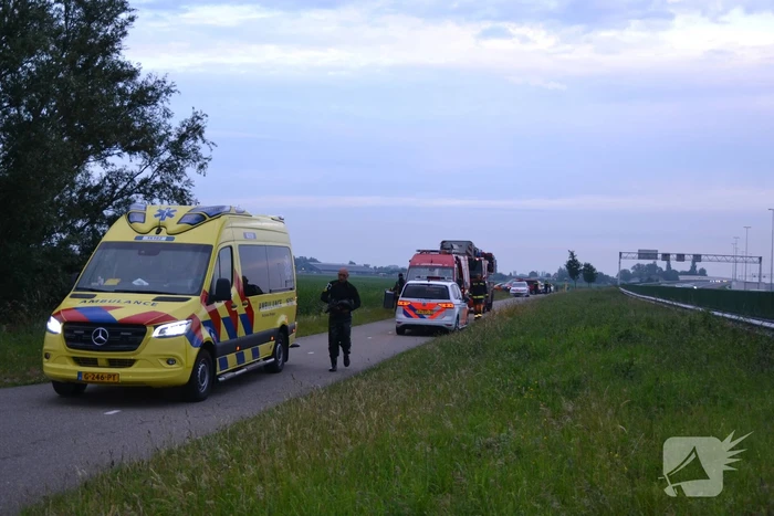 Voertuig belandt op zijn kop in de sloot