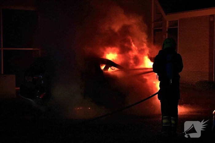 Personenauto verwoest na brand
