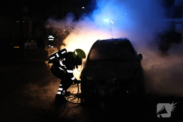 Personenauto verwoest na brand