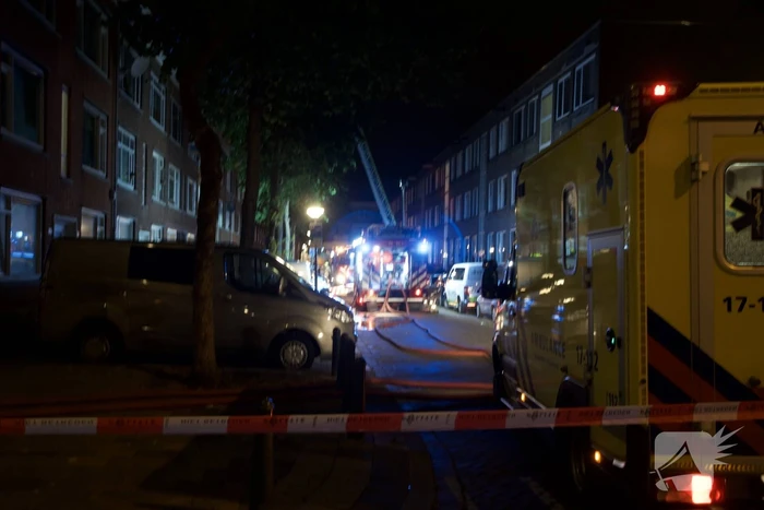 Negen personen uit brandende woning gehaald