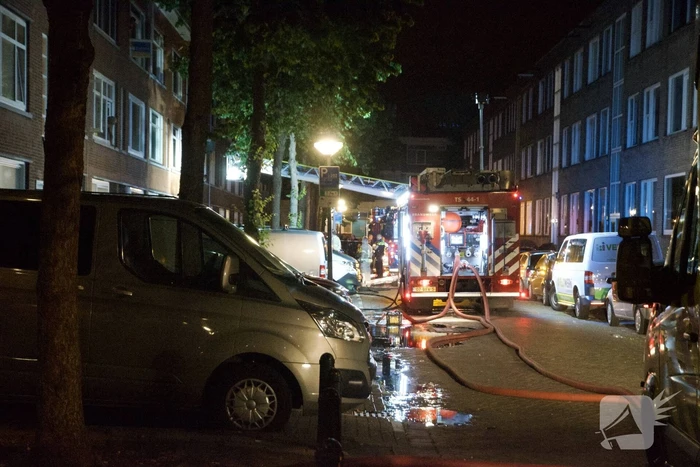 Negen personen uit brandende woning gehaald