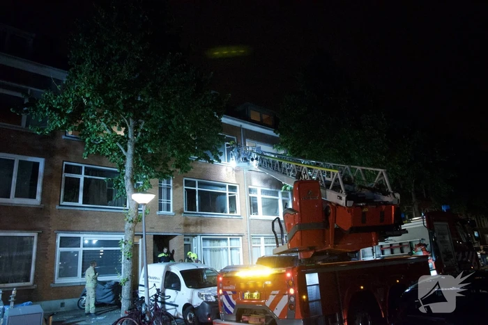 Negen personen uit brandende woning gehaald